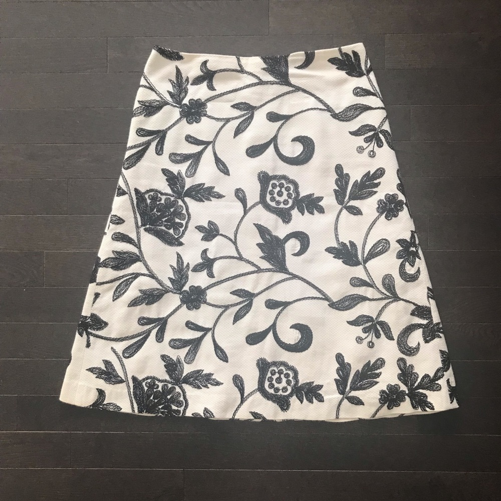 🛒 LAST CALL‼️ Sandra Angelozzi High Waist Embroidered Floral Skirt